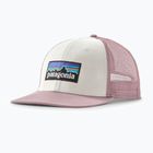Кепка з козирком Patagonia P-6 Logo Trucker white w/quiet violet