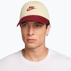 Кепка з козирком Nike Club Unstructured Futura Wash light khaki/team crimson/team crimson