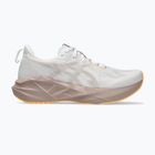 Кросівки для бігу жіночі ASICS Novablast 5 white/fawn