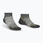 Чоловічі трекінгові шкарпетки Bridgedale Hike Ultralight Coolmax® Performance Low graphite