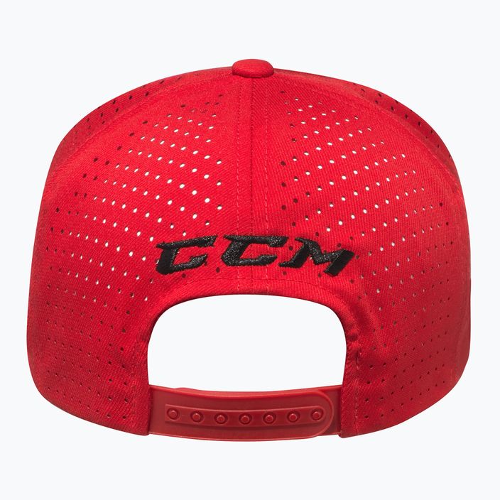 Бейсболка CCM Small Logo Flat Brim SR red 3