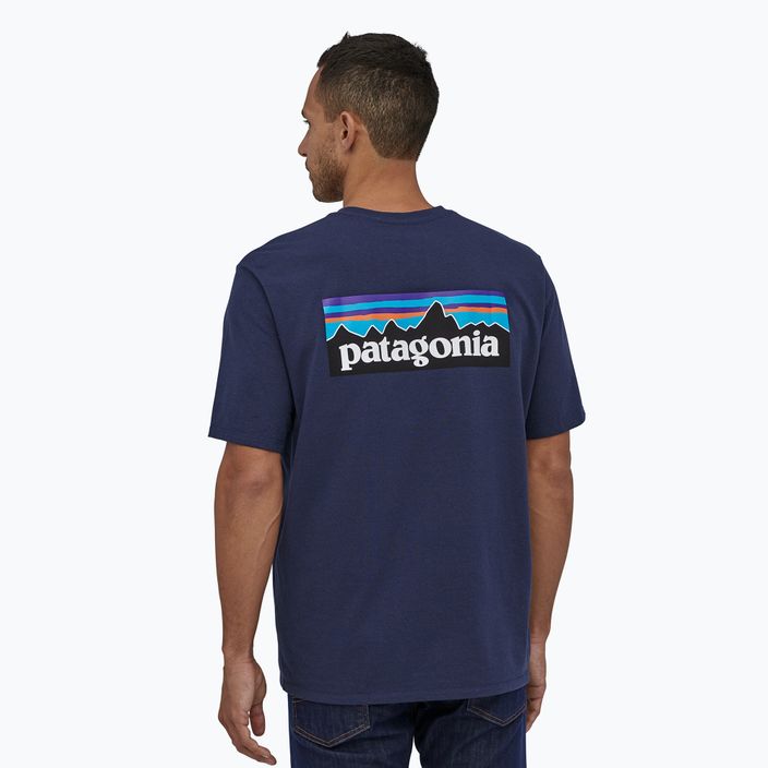Чоловіча трекінгова футболка Patagonia P-6 Logo Responsibili-Tee класичного темно-синього кольору 2