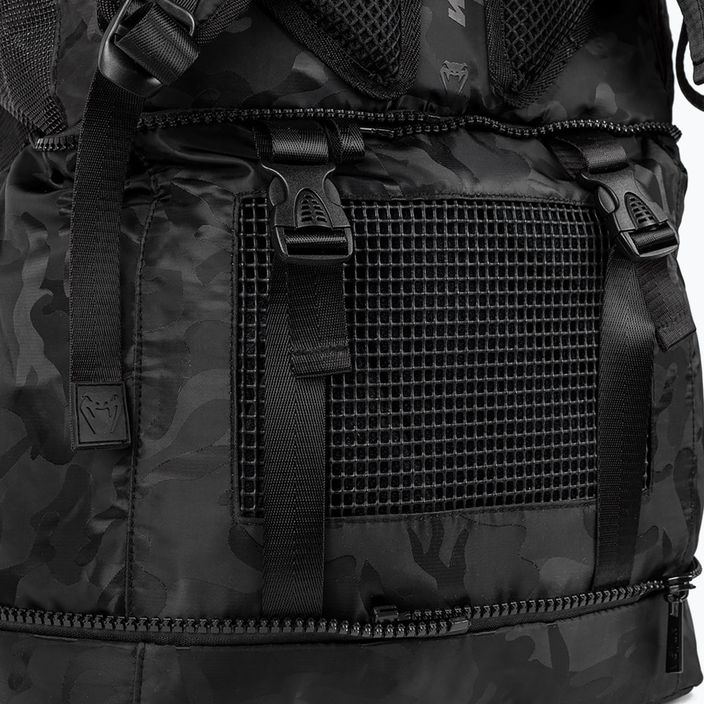 Тренувальний рюкзак Venum Challenger Xtrem чорний/темний камуфляж 9