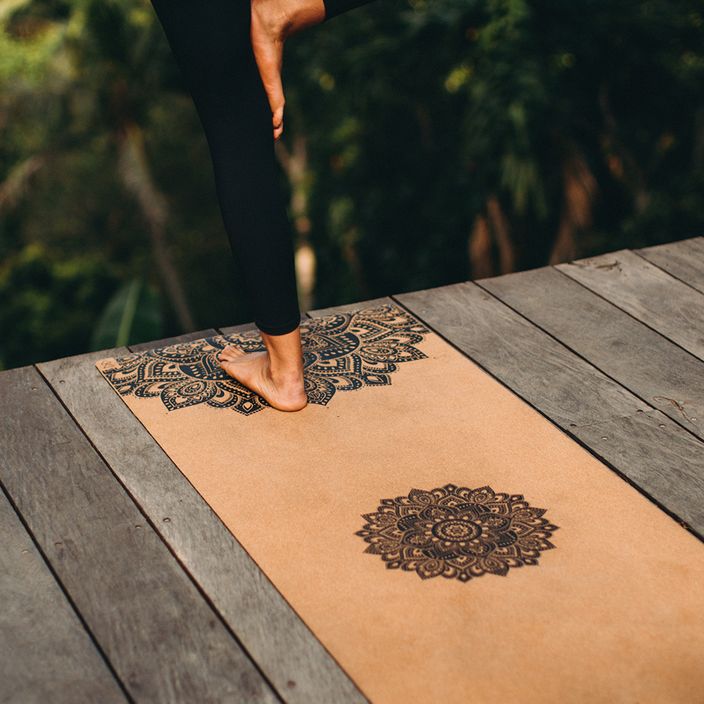 Килимок для йоги  Yoga Design Lab Cork 3,5 мм коричневий  Mandala Black 8