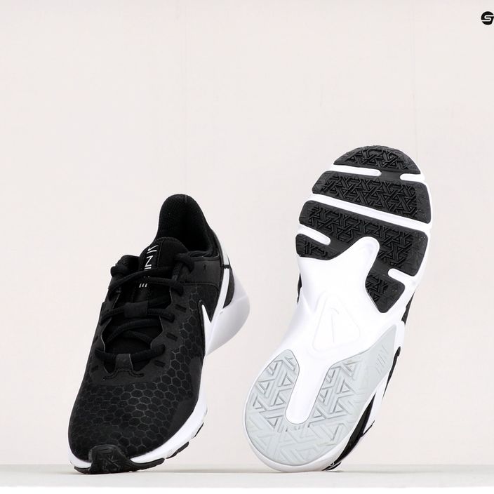 Взуття для тренувань жіноче Nike Legend Essential 2 чорне CQ9545-001 9