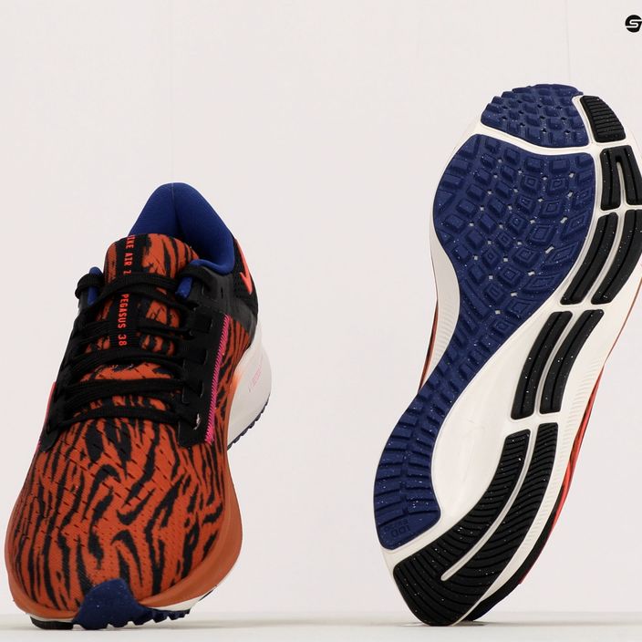 Кросівки для бігу жіночі Nike Air Zoom Pegasus 38 коричневі DQ7650-800 11