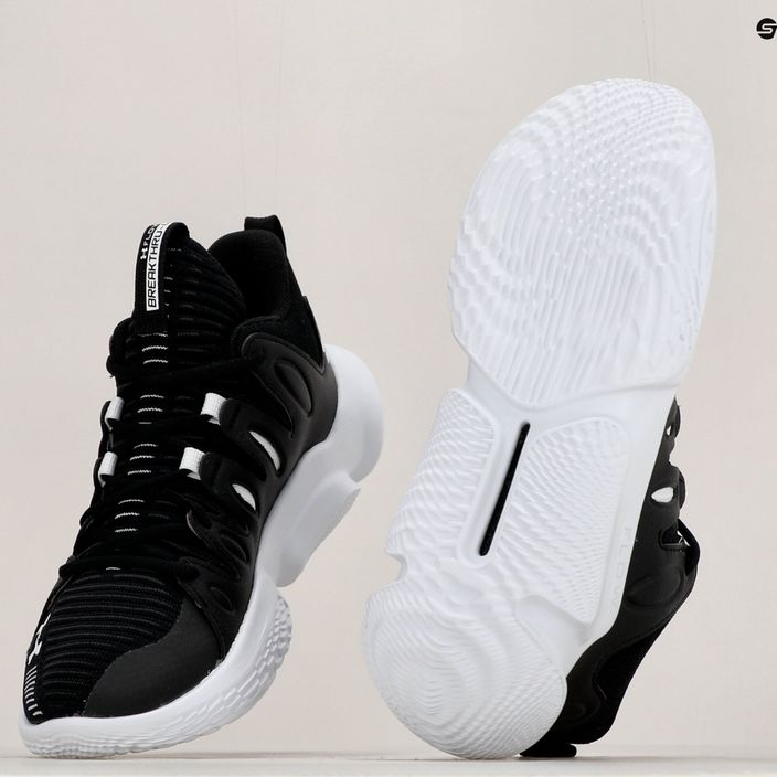 Кросівки для баскетболу жіночі Under Armour W Flow Breakthru 4 black/black/white 11