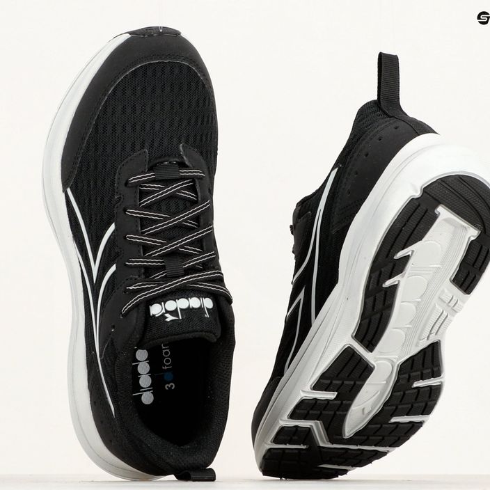 Жіночі бігові кросівки Diadora Snipe чорний / льодовик сірий 12