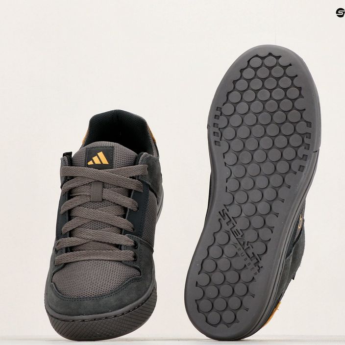 Велотуфлі платформи чоловічі adidas FIVE TEN Freerider charcoal/oat/carbon 12