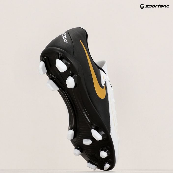 Кросівки футбольні дитячі Nike Phantom GX II Club FG/MG Junior white/metallic gold coin/black 9