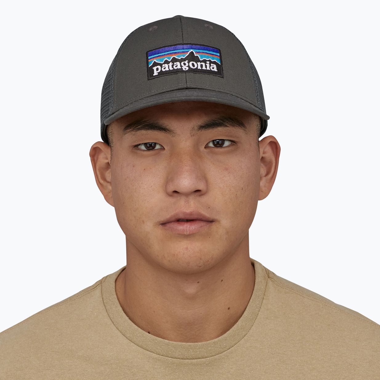 Бейсболка Patagonia P-6 Logo LoPro Trucker кузня сіра 2