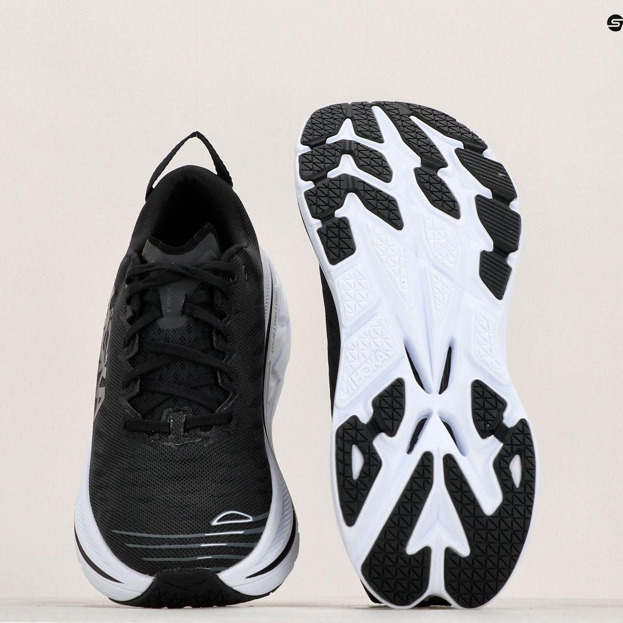 Черевики для бігу чоловічі HOKA Bondi X black/white 10