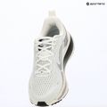 Кросівки для бігу жіночі Nike Vomero 18 summit white/sail/metallic silver 16