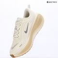 Кросівки для бігу чоловічі Nike Vomero Plus sail/coconut milk/metallic silver 16