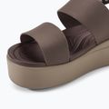 Жіночі босоніжки Crocs Brooklyn на низькій танкетці з грибами/ліпниною 7