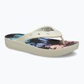 Жіночі шльопанці Crocs на класичній платформі Retro Resort кістка/мульти 8