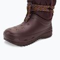 Жіночі снігоступи Crocs Classic Neo Puff Luxe темно-вишневого кольору 7