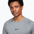 Лонгслів для тренувань чоловічий Nike Pro Warm smoke grey/black 4