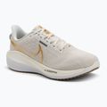 Кросівки для бігу жіночі Nike Vomero 17 phantom/light bone/sail/metallic gold