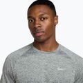 Футболка для бігу чоловіча Nike Stride ADV smoke grey / heather 3