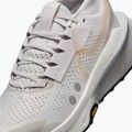 Кросівки для бігу жіночі Nike Zegama 2 vast grey/sanddrift/summit white/black 9