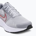 Кросівки для бігу чоловічі Nike Run Defy wolf grey / bright crimson / black / white 7