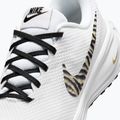 Кросівки для бігу жіночі Nike Revolution 8 white/metallic gold/black 7