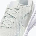 Кросівки для бігу жіночі Nike Revolution 8 off white/barely green/metallic silver 4