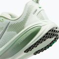 Кросівки для бігу жіночі Nike Vomero 18 barely green/steam/metallic silver 4