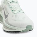 Кросівки для бігу жіночі Nike Vomero 18 barely green/steam/metallic silver 7