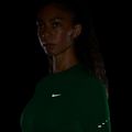 Лонгслів для бігу жіночий Nike Swift Dri-FIT UV illusion green 4