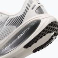Кросівки для бігу жіночі Nike Vomero 18 summit white/sail/metallic silver 6