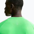 Футболка для бігу чоловіча Nike Stride green spark 5