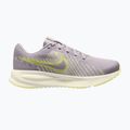 Кросівки для бігу жіночі Nike Run Defy silver lilac/sail/cream ii/fennel