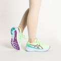 Жіночі бігові кросівки ASICS Gel-Kayano 30 Lite-Show підсвічуються зеленим 2