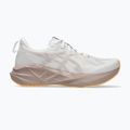 Кросівки для бігу жіночі ASICS Novablast 5 white/fawn
