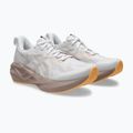 Кросівки для бігу жіночі ASICS Novablast 5 white/fawn 3