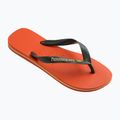 Помаранчеві шльопанці з логотипом Havaianas Brasil на заході сонця 8