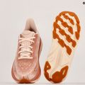Кросівкі для бігу жіночі HOKA Clifton 9 sandstone/cream 9