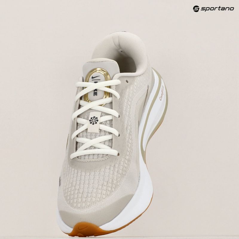 Кросівки для бігу жіночі Nike Journey Run phantom/sail/gum light brown/neutral olive 9