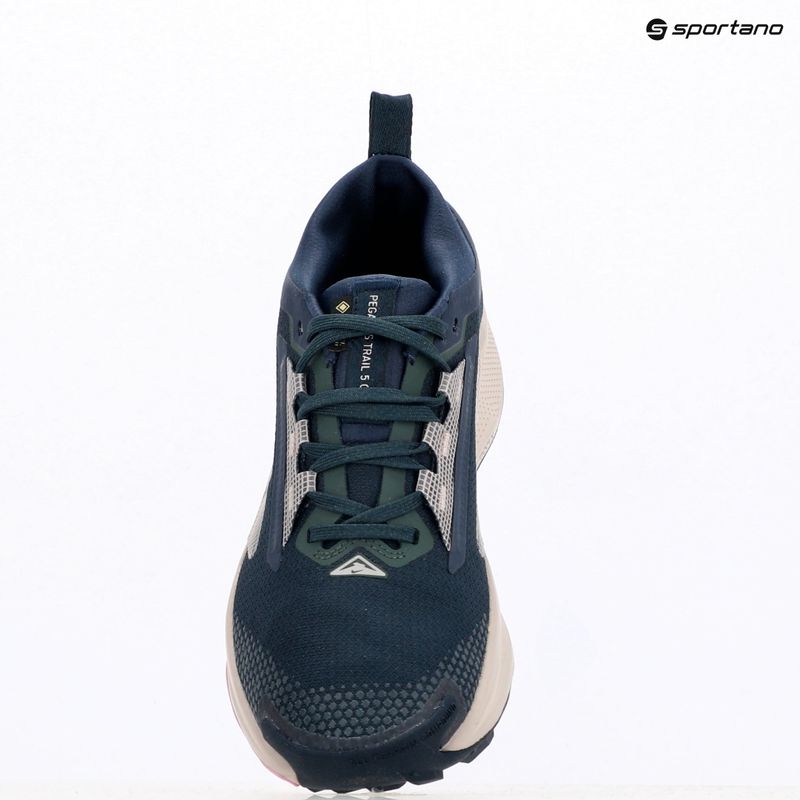 Жіночі кросівки Nike Pegasus Trail 5 GTX армійський темно-синій / сріблястий металік 9