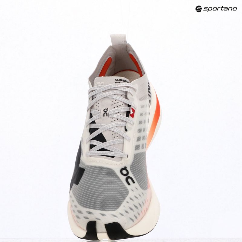 Кросівки для бігу жіночі On Running Cloudboom Strike white/black 13