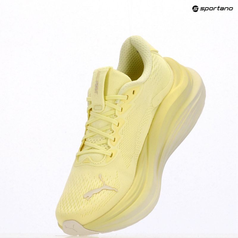 Кросівки для бігу жіночі PUMA MagMax Nitro gold moon 9