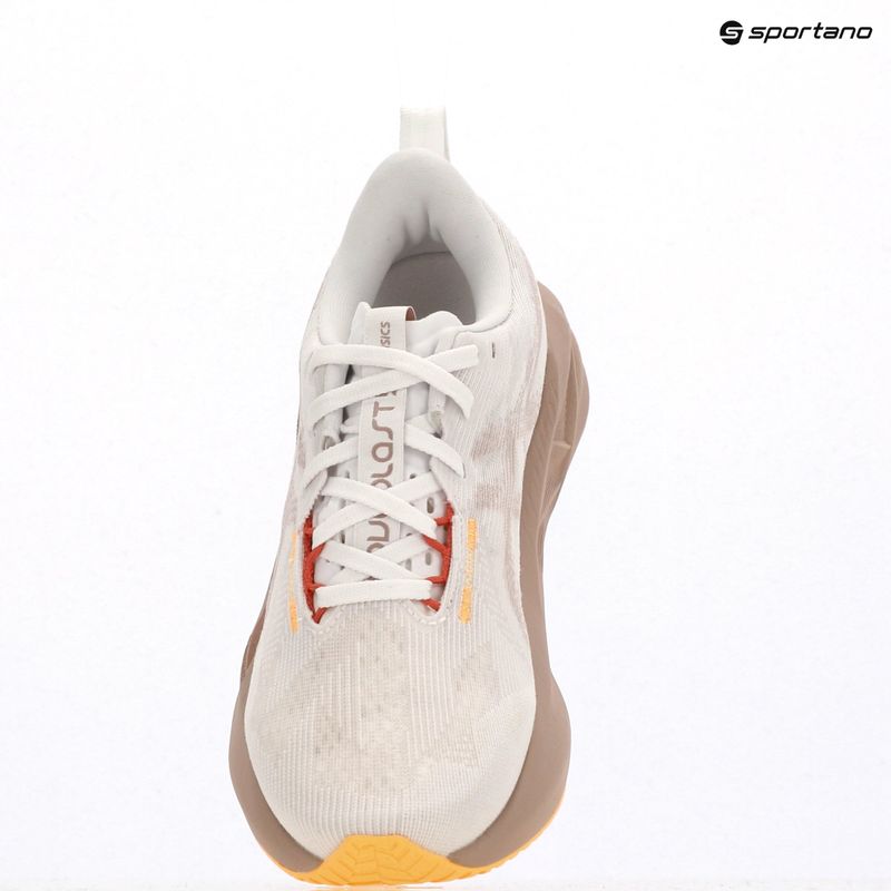 Кросівки для бігу жіночі ASICS Novablast 5 white/fawn 17