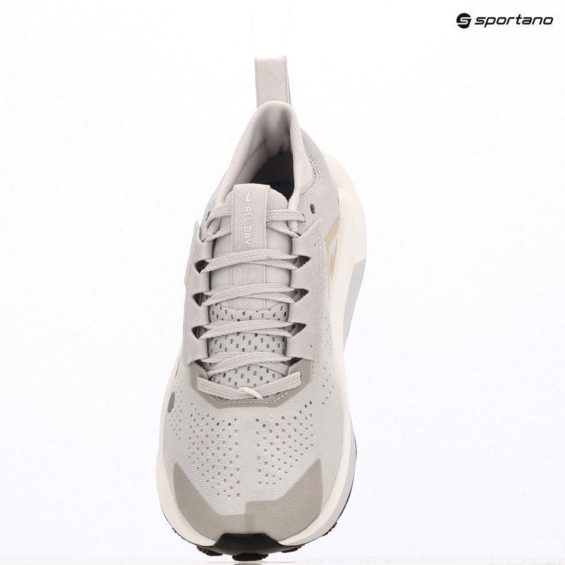 Кросівки для бігу жіночі Nike Zegama 2 vast grey/sanddrift/summit white/black 11