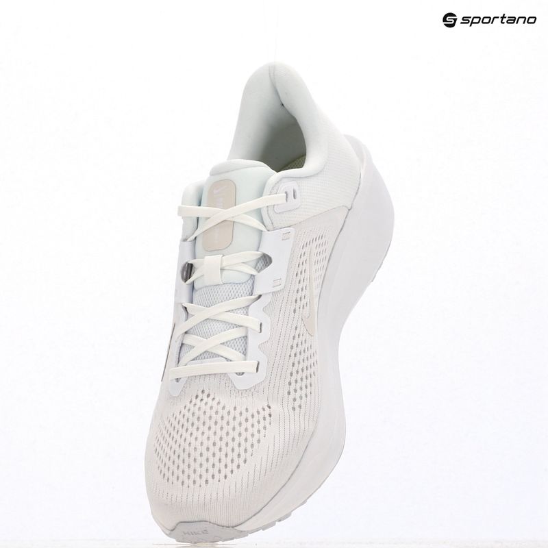 Чоловічі бігові кросівки Nike Quest 6 white/white/platinum tint 11