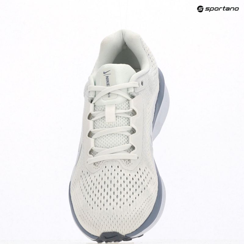 Жіночі бігові кросівки Nike Winflo 11 summit white/metallic silver 18