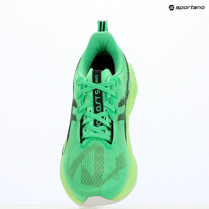 Кросівки для бігу чоловічі ASICS Novablast 5 vital green/black 17