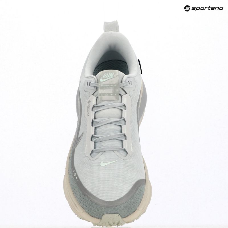 Кросівки для бігу чоловічі Nike Vomero 18 GORE-TEX pure platinum/metallic silver 13