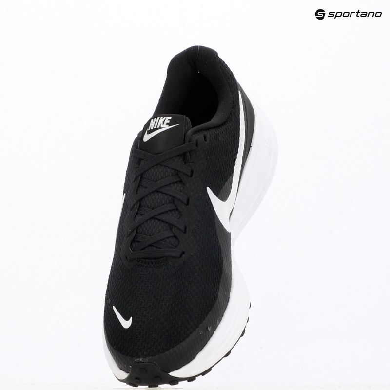 Чоловічі бігові кросівки Nike Revolution 8 black/black/white 11